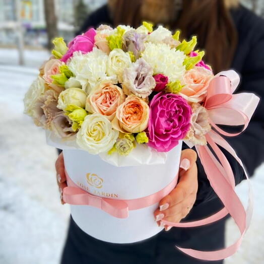 Композиция из эустомы и роз