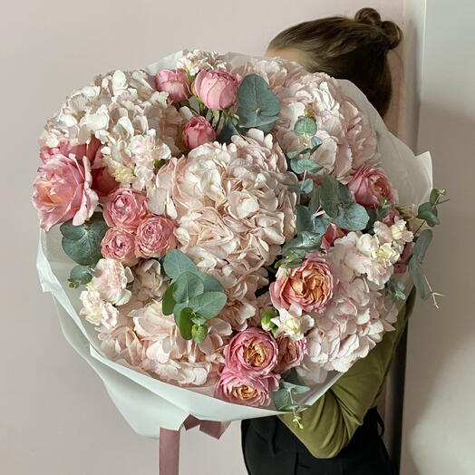 Спеши любить (Гортензия,Джульетта,кустовая гвоздика ,эвкалипт)