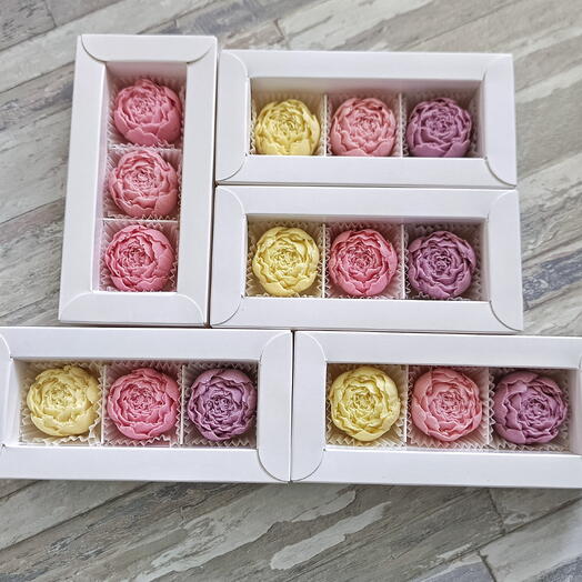 Шоколадные конфеты пионы