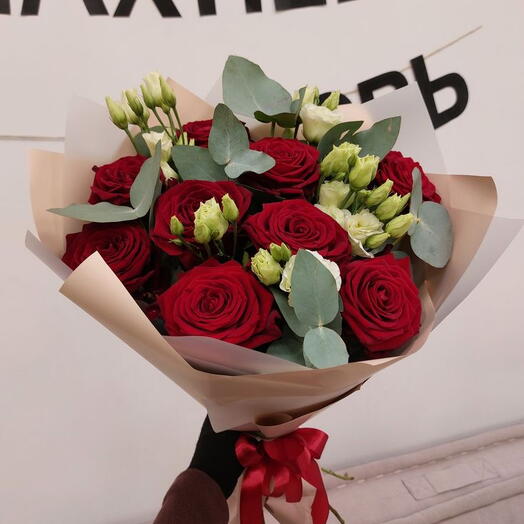 Букет с красной розой + эустома