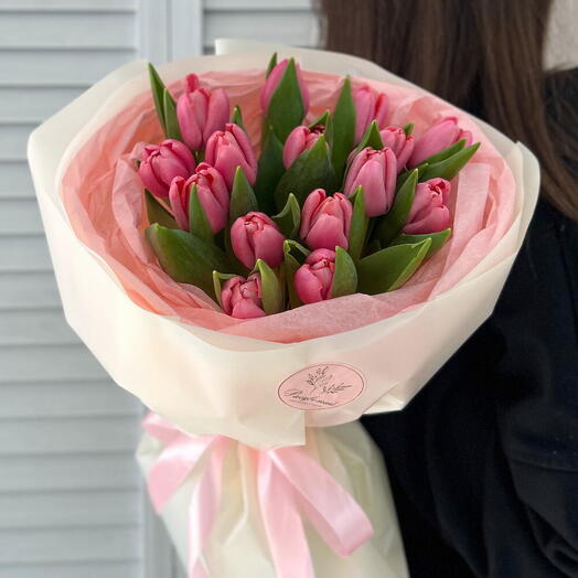Весенний букет 15 розовых тюльпанов
