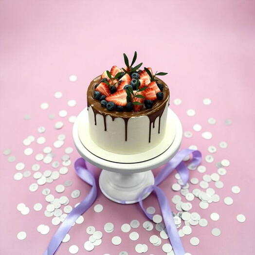 Торт 6-7 порций со свежими ягодами