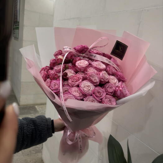 Women Day roses