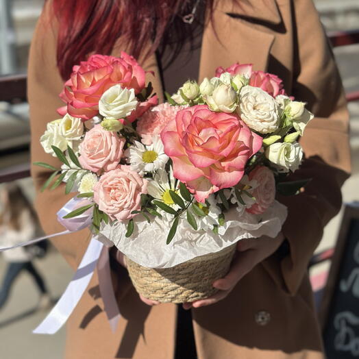 Корзина с ажурными розами