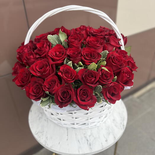 Корзина из 51 розы