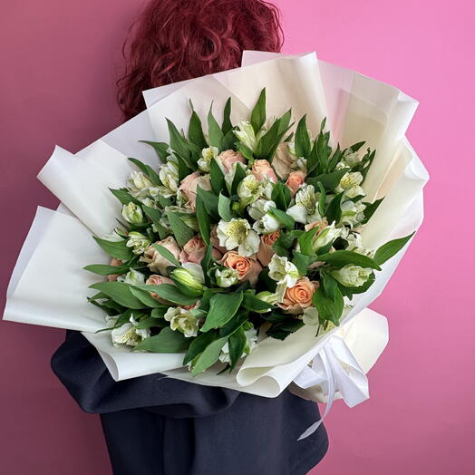 Букет «Весна» из  альстромерия и голландской розы🌸