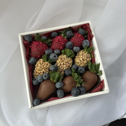 9 клубник с голубикой