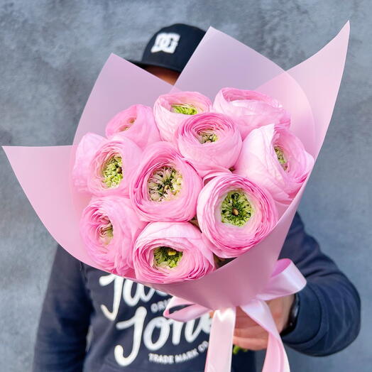 Ранункулюсы букет из 11 роз розовых ранункулюсов Клуни Конфетто