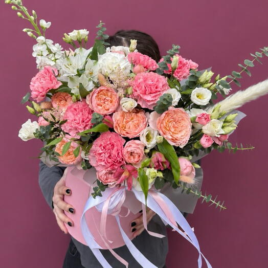 Caja de autor con rosa de arbusto, eustoma, Dianthus