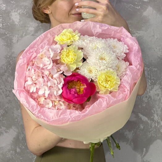 Солнечный летний букет из пиона, диантусов, гортензии и хризантемы💛