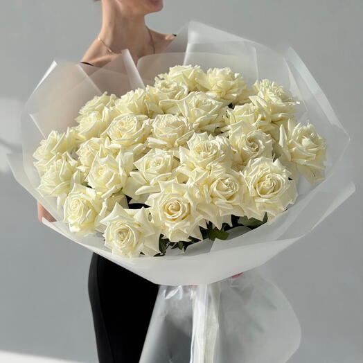 Букет из 25 ажурных белых роз