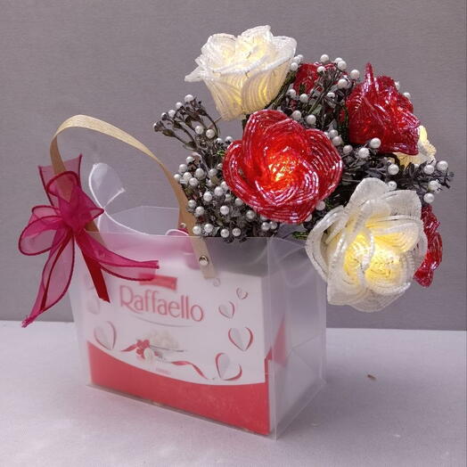 Raffaello Beaded Rose Light-Up Bouquet with Carrying Bag/ Светящийся букет роз из бисера в сумке с Raffaello
