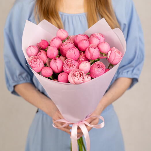 9 rosas en forma de peonía en un ramo