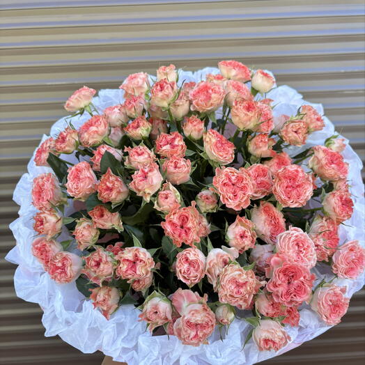 Кружевной букет из 15 кустовых роз🌸