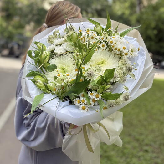 «Полевой букет» альстромерия, хризантема, ромашка