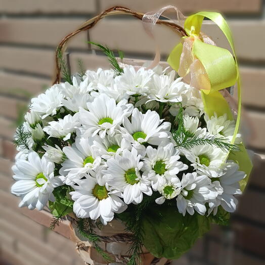 Корзинка с ромашками