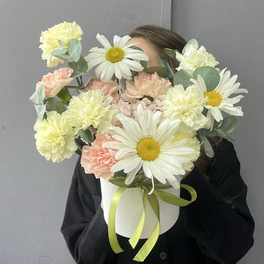 Нежная композиция с Ромашкой и Диантусами 🌸
