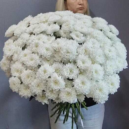 Букет из 25 белых кустовых хризантем