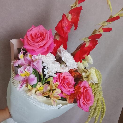 Гладиолус,розы, Хризантемы, альстромерия, амарант