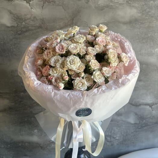 Букет из кустовых роз