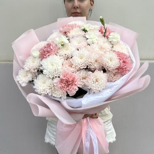 Безмятежное счастье 🌸 воздушный сборный букет из кустовых хризантем, диантусов и кустовых диантусов