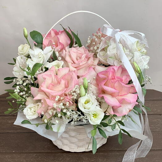 Нежность🤍🌸
Композиция с французскими розами, альстромерией