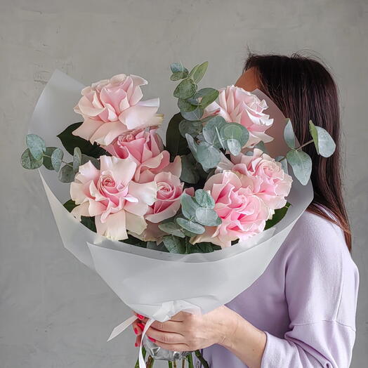 Букет с французской розой Pink Mondial и эвкалиптом (M)🌸