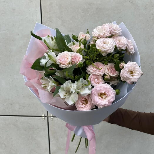 Лидия💐 кустовые розы и альстромерия