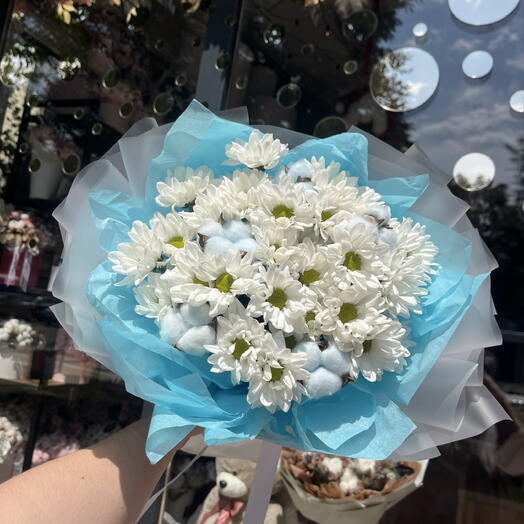 Букет с хризантемой и хлопком