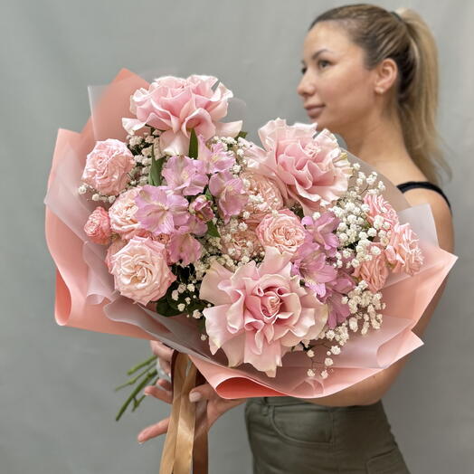 Авторский букет с французкими и кустовыми розами 🌸