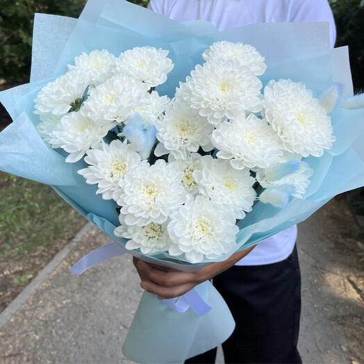 Букет для учителя 💐хризантема в голубой упаковке💙