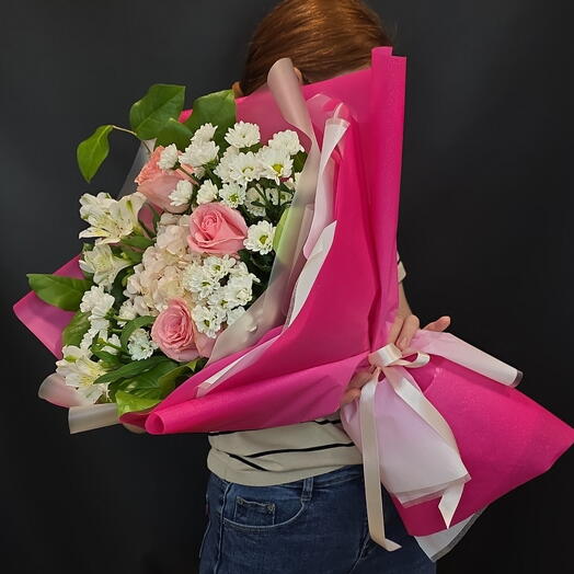 Букет XL из гортензии, хризантемы, альстромерии, розы, салала