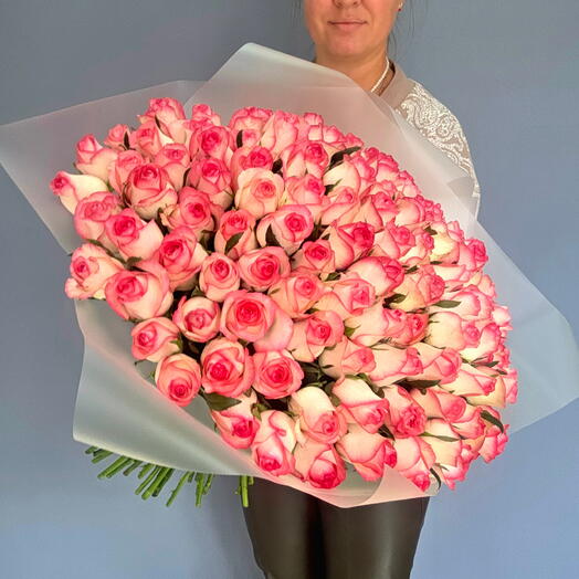 Шикарный монобукет из 101 розы сорта Джулия