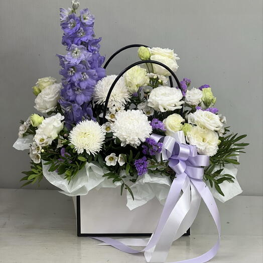 Композиция в сумочке дельфиниум,астра , эустома 🌸