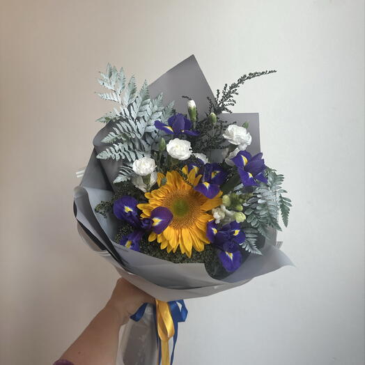 Букет с подсолнухом и ирисами 🌻