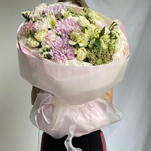 Букет нежный из эустом, хризантем и экзотики🌸