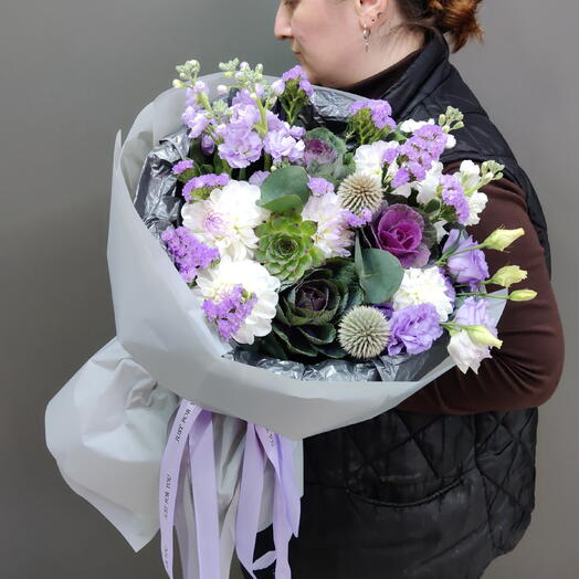 Букет Новолуние с брасикой, георгинами