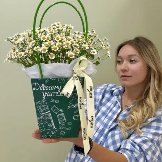 Композиция из матрикарии 19 шт. Ромашка камилла, танацетум