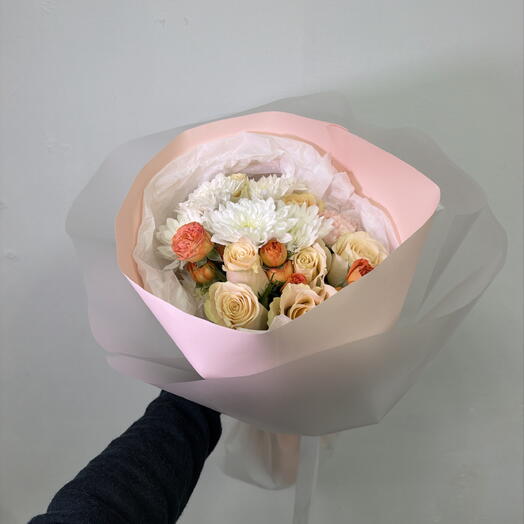 Букет из роз и хризантем