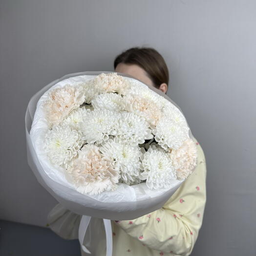 Букет из белой кустовой Хризантемы и нежных Диантусов(гвоздика)
