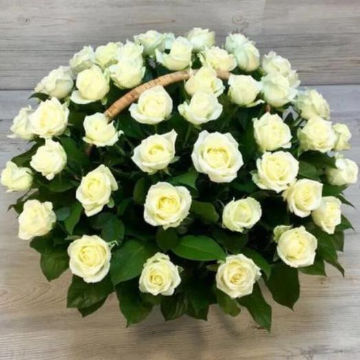 Cesta de 51 rosas blancas