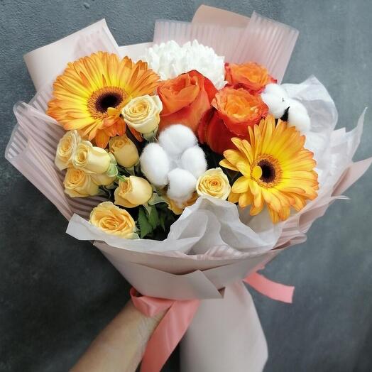 Peach bouquet of bush roses and gerberas