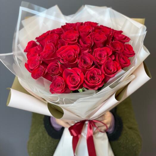 ✅35 scarlet roses