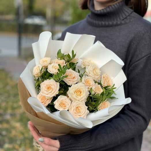 Букет из кустовых роз
