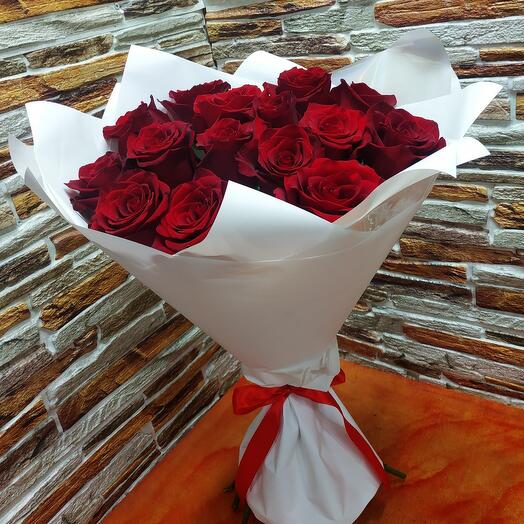 Красные розы 15 шт