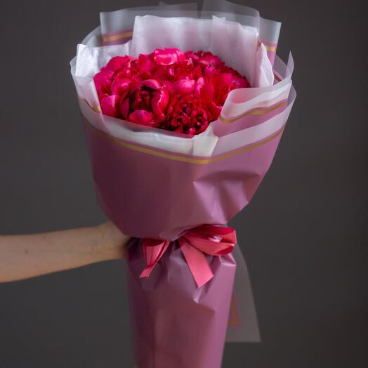 Bouquet of 9 burgundy peonies