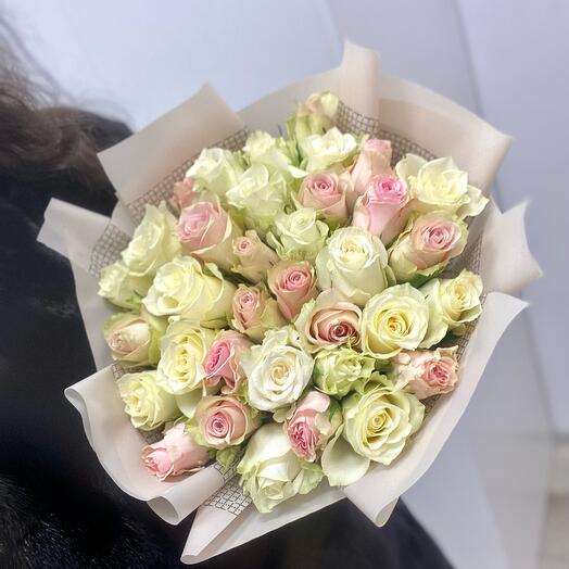 35 нежных роз
