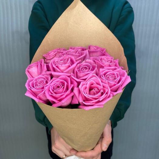 Classic bouquet of pink roses in a chic package