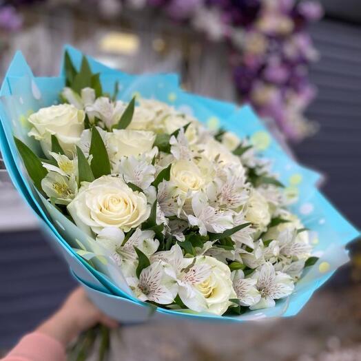 Bouquet with white rose and alstroemeria