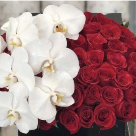 Red roses in basket with Orchid